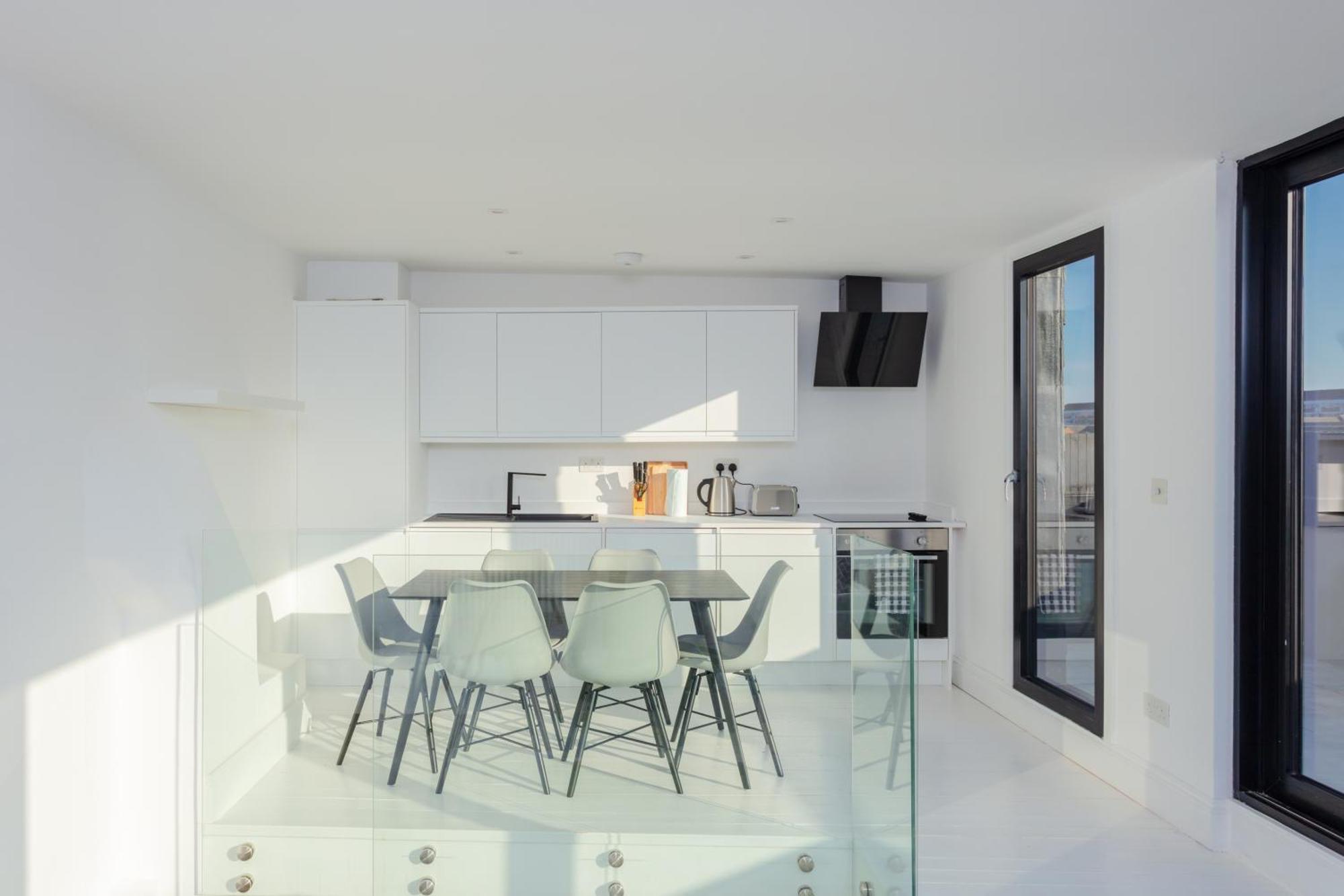 Sleek 2bd Skyline Flat Heart Of Hackney * Londra
