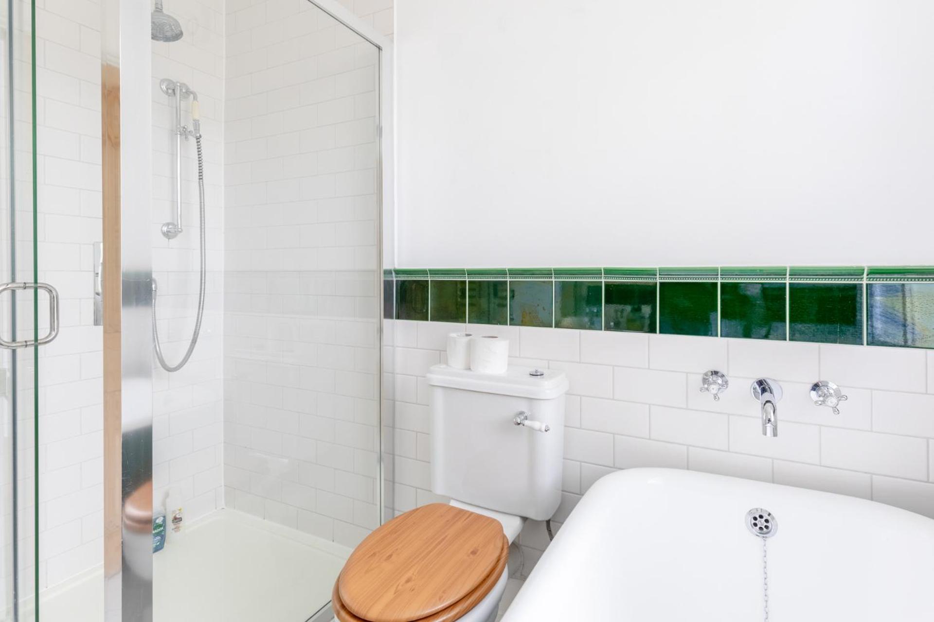 Apartament Sleek 2bd Skyline Flat Heart Of Hackney Londra